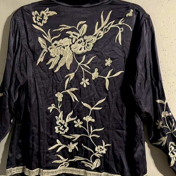 Johnny Was jacket with embroidery front and back 2 pockets to the front - Picture 7 of 8